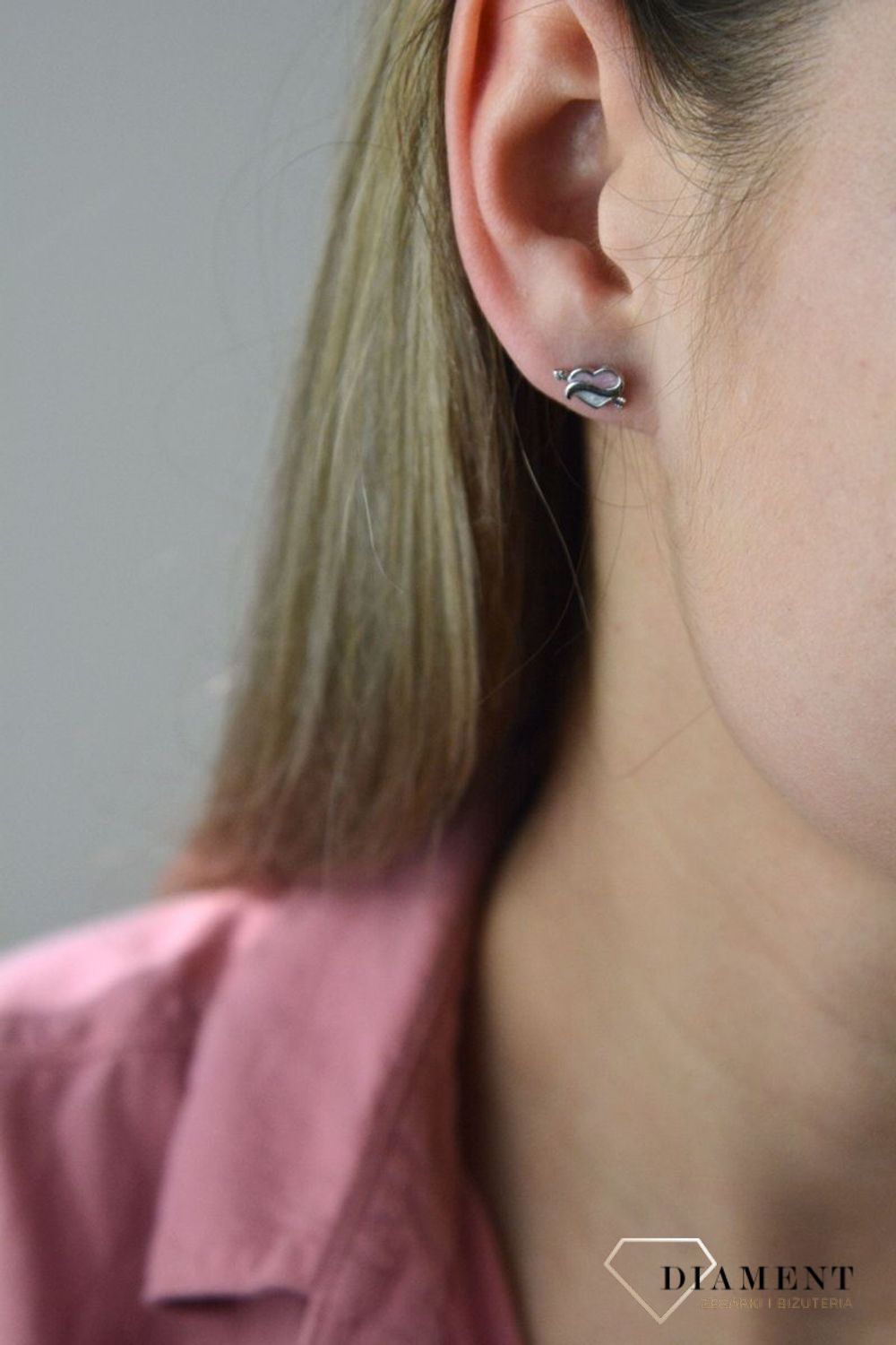 Kolczyki srebrne wkrętki serduszka różowo-niebieskie DIA-KLC-6611-925. Kolczyki srebrne wkrętki serduszka różowo-niebieskie wykonane ze srebra próby 925. Dziecięce lub damskie kolczyki z motywem serduszka wykonane zostały z na.jpg