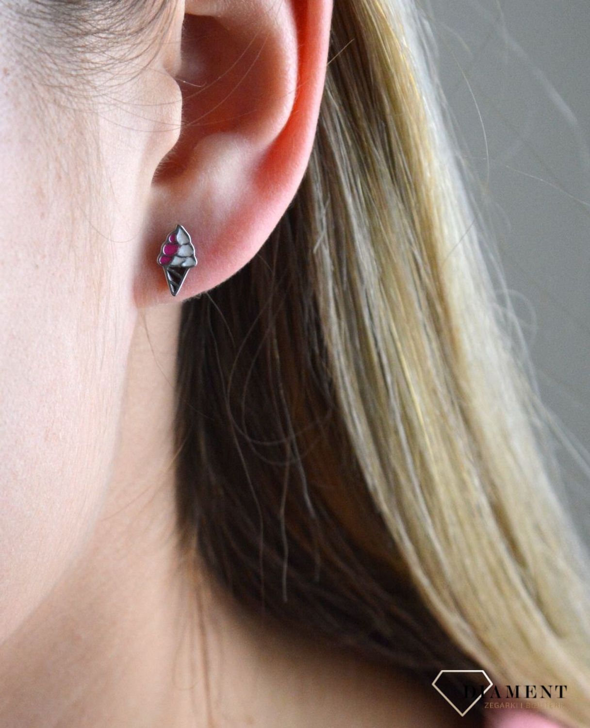 Srebrne kolczyki w kształcie loda DIA-KLC-6612-925. Oryginalne kolczyki srebrne o niecodziennym i oryginalnej kształcie. Bardzo modne kolczyki to idealny pomysł na prezent.jpg