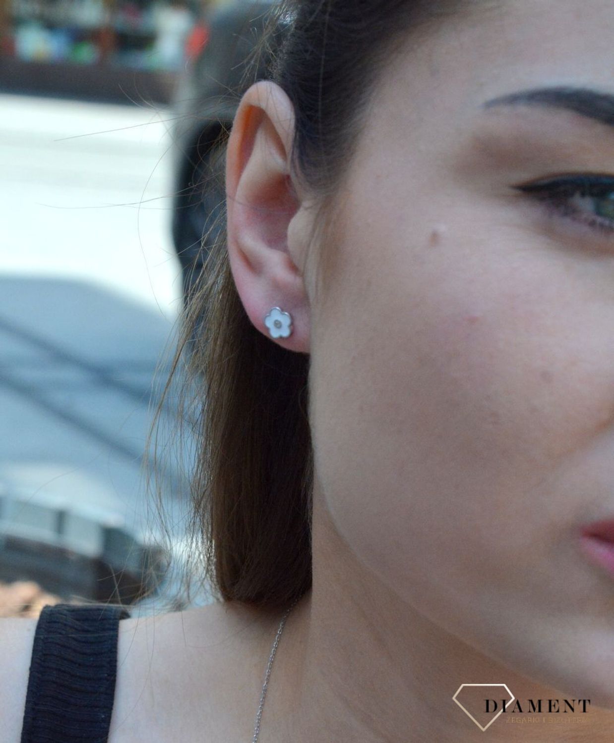 Kolczyki srebrne dla dziewczynki Kwiatki białe DIA-KLC-6613-925.  Kolczyki srebrne wkrętki dla dzieci. Kolczyki srebrne kwiatki. Kolczyki srebrne dla dziewczynki. Kolczyki z białą emalią. Kolczyki dla dziewczynki na prezent..jpg