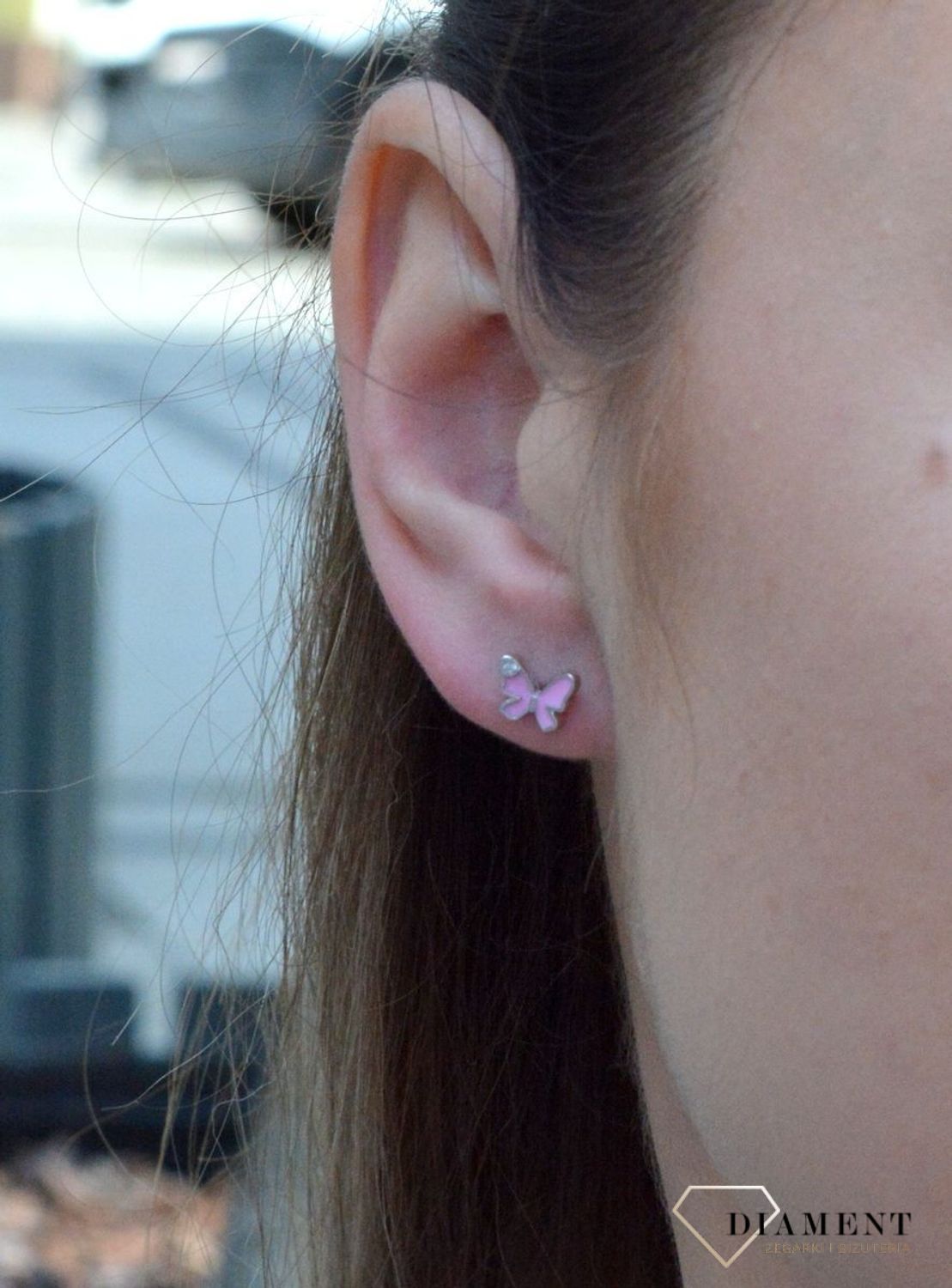 Kolczyki srebrne dla dziewczynki Motylki różowe z cyrkonią DIA-KLC-6615-925. Kolczyki srebrne wkrętki dla dzieci. Kolczyki srebrne motylki. Kolczyki srebrne różowe dla dziewczynki. Kolczyki z kolorową emalią. Kolczyki dla dzie.jpg