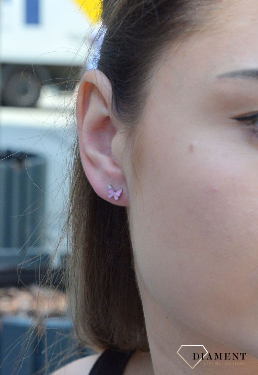 Kolczyki srebrne dla dziewczynki Motylki różowe z cyrkonią DIA-KLC-6615-925. Kolczyki srebrne wkrętki dla dzieci. Kolczyki srebrne motylki. Kolczyki srebrne różowe dla dziewczynki. Kolczyki z kolorową emalią. Kolczyki dla dzie.jpg