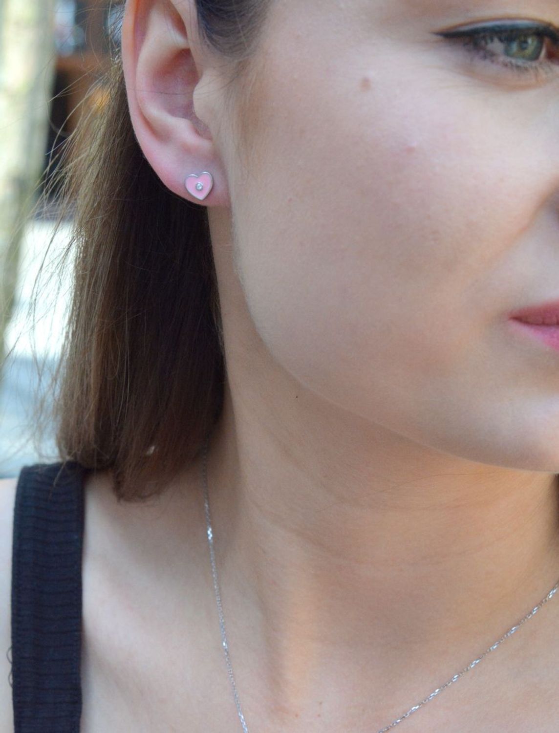 Kolczyki srebrne dla dziewczynki różowe serduszka DIA-KLC-6616-925. Kolczyki srebrne wkrętki dla dzieci. Kolczyki srebrne serduszka. Kolczyki srebrne różowe dla dziewczynki. Kolczyki z różową emalią. Kolczyki idealne dla małej.jpg