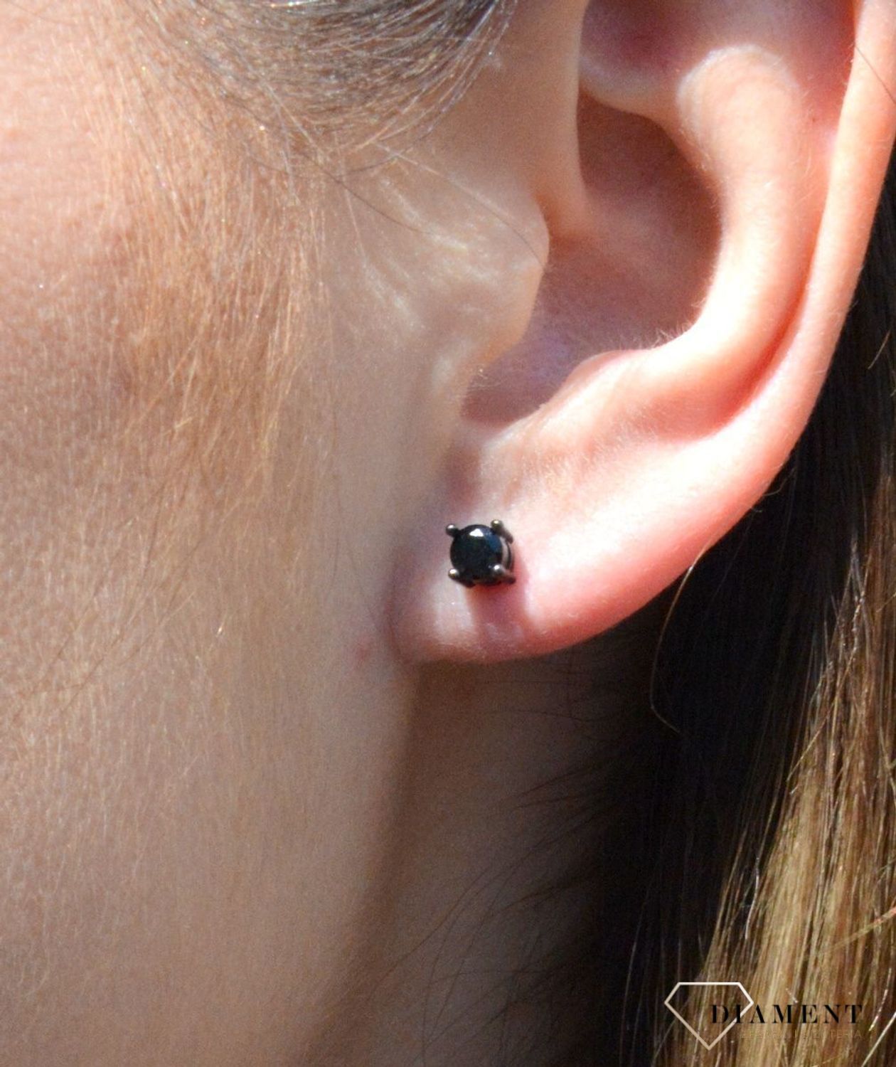 Kolczyki srebrne wkrętki z czarną cyrkonią DIA-KLC-6619-925. . Kolczyki damskie srebrne wkrętki. Kolczyki dziecięce srebrne. czarne srebrne kolczyki. Kolczyki srebrne z cyrkonią. Kolczyki srebrne kwadraciki idealne na prezent..jpg