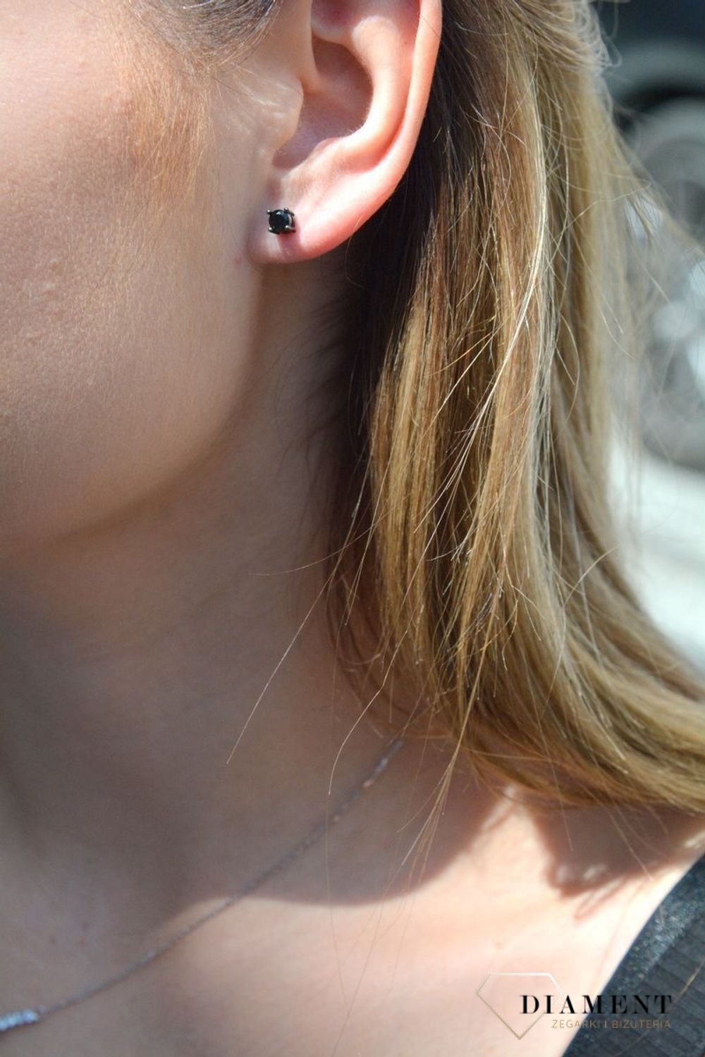 Kolczyki srebrne wkrętki z czarną cyrkonią DIA-KLC-6619-925. . Kolczyki damskie srebrne wkrętki. Kolczyki dziecięce srebrne. czarne srebrne kolczyki. Kolczyki srebrne z cyrkonią. Kolczyki srebrne kwadraciki idealne na prezent..jpg