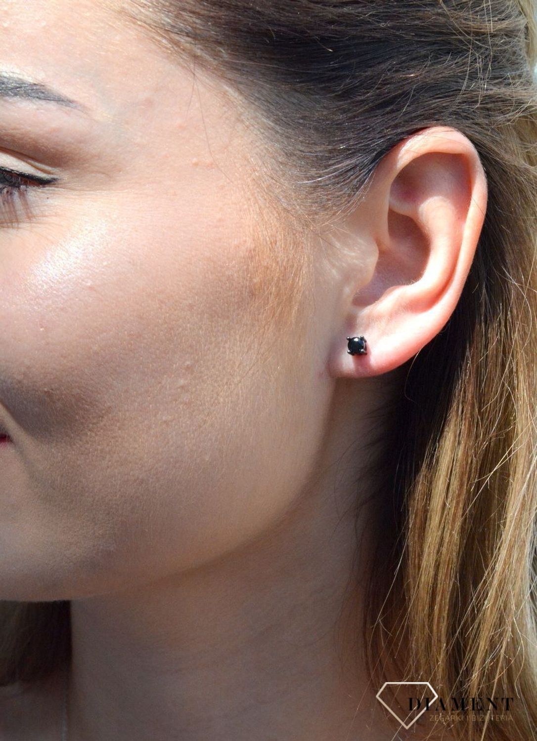 Kolczyki srebrne wkrętki z czarną cyrkonią DIA-KLC-6619-925. . Kolczyki damskie srebrne wkrętki. Kolczyki dziecięce srebrne. czarne srebrne kolczyki. Kolczyki srebrne z cyrkonią. Kolczyki srebrne kwadraciki idealne na prezent..jpg