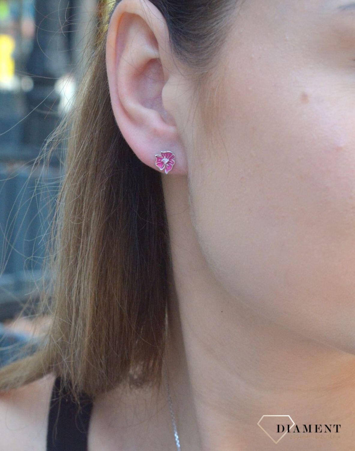 Kolczyki srebrne wkrętki 'Różowe kwiatki a cyrkonią' DIA-KLC-6623-925. Kolczyki srebrne wkrętki dla dzieci. Kolczyki damskie. Kolczyki srebrne kwiatki. Kolczyki srebrne dla dziewczynki. Kolczyki z różową emalią. Kolczyki dla d.jpg