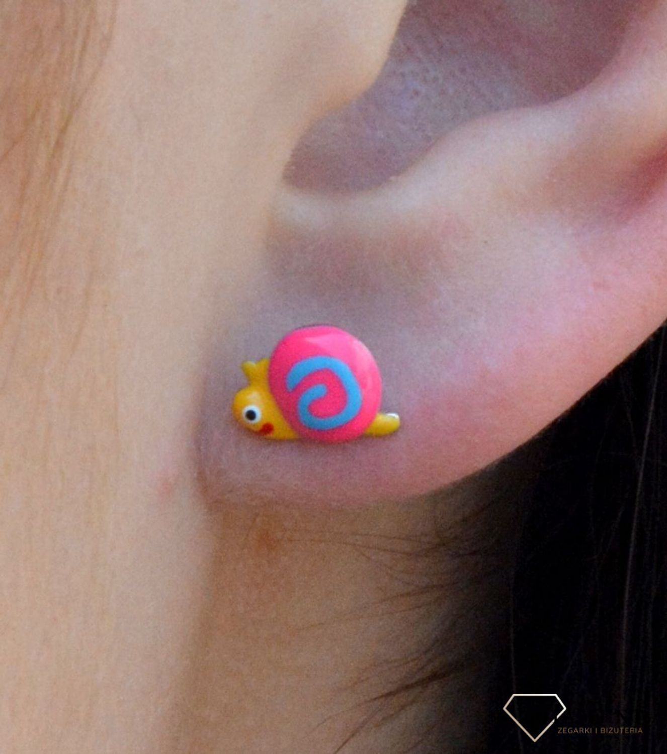 Kolczyki srebrne dla dziewczynki 'Kolorowe ślimaczki' DIA-KLC-6626-925.  Kolczyki srebrne wkrętki dla dzieci. Kolczyki srebrne ślimaczki. Kolczyki srebrne niebieskie dla dziewczynki. Kolczyki z kolorową emailą. Kolczyki dla dz.jpg