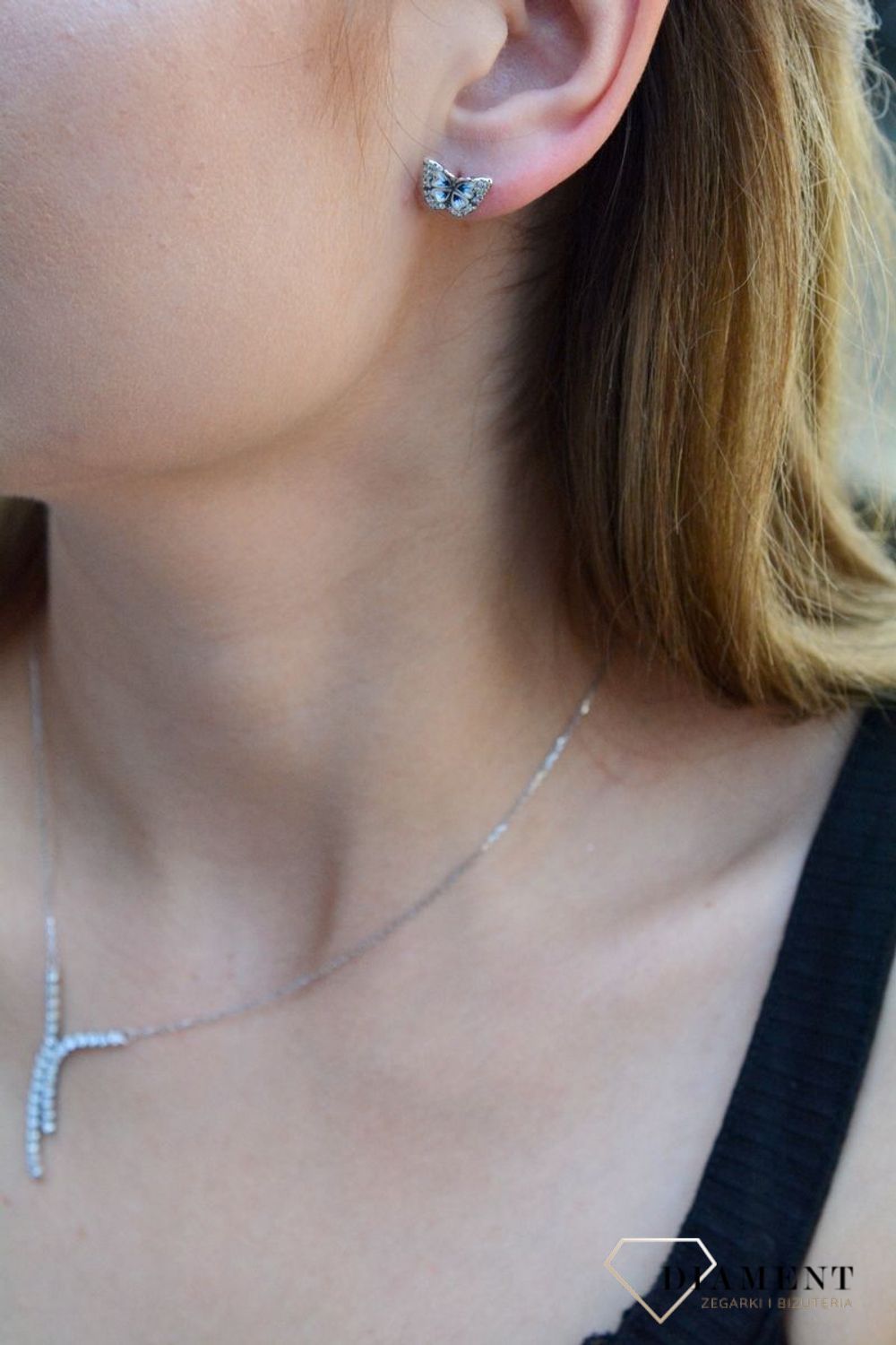 Kolczyki srebrne wkrętki Urocze motylki  DIA-KLC-6628-925. Kolczyki damskie srebrne wkrętki. Kolczyki dziecięce srebrne. Motylki srebrne kolczyki. Kolczyki srebrne z cyrkoniami i emalią. Kolczyki srebrne idealne na prezent..jpg