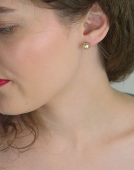 Eleganckie srebrne kolczyki z perłopławów 8 mm w złocistym odcieniu. Srebro 925, powłoka ochronna, trwały blask. Idealne na ślub i wyjątkowe okazje (3).JPG
