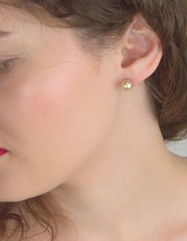 Eleganckie srebrne kolczyki z perłopławów 8 mm w złocistym odcieniu. Srebro 925, powłoka ochronna, trwały blask. Idealne na ślub i wyjątkowe okazje (6).JPG
