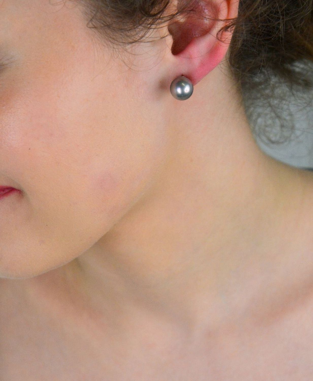 Kolczyki damskie srebrne perły szare próba 925, DIA-KLC-6663-925 Szukasz biżuterii, która łączy ponadczasową klasę z subtelną nowoczesnością  1.jpg