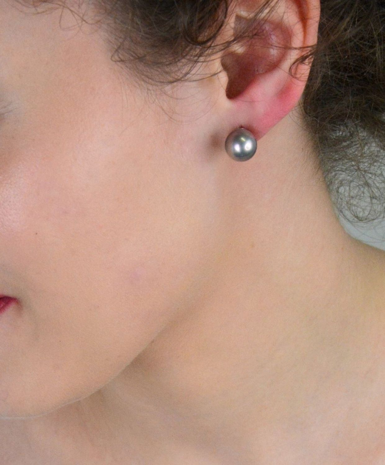 Kolczyki damskie srebrne perły szare próba 925, DIA-KLC-6663-925 Szukasz biżuterii, która łączy ponadczasową klasę z subtelną nowoczesnością  1.jpg