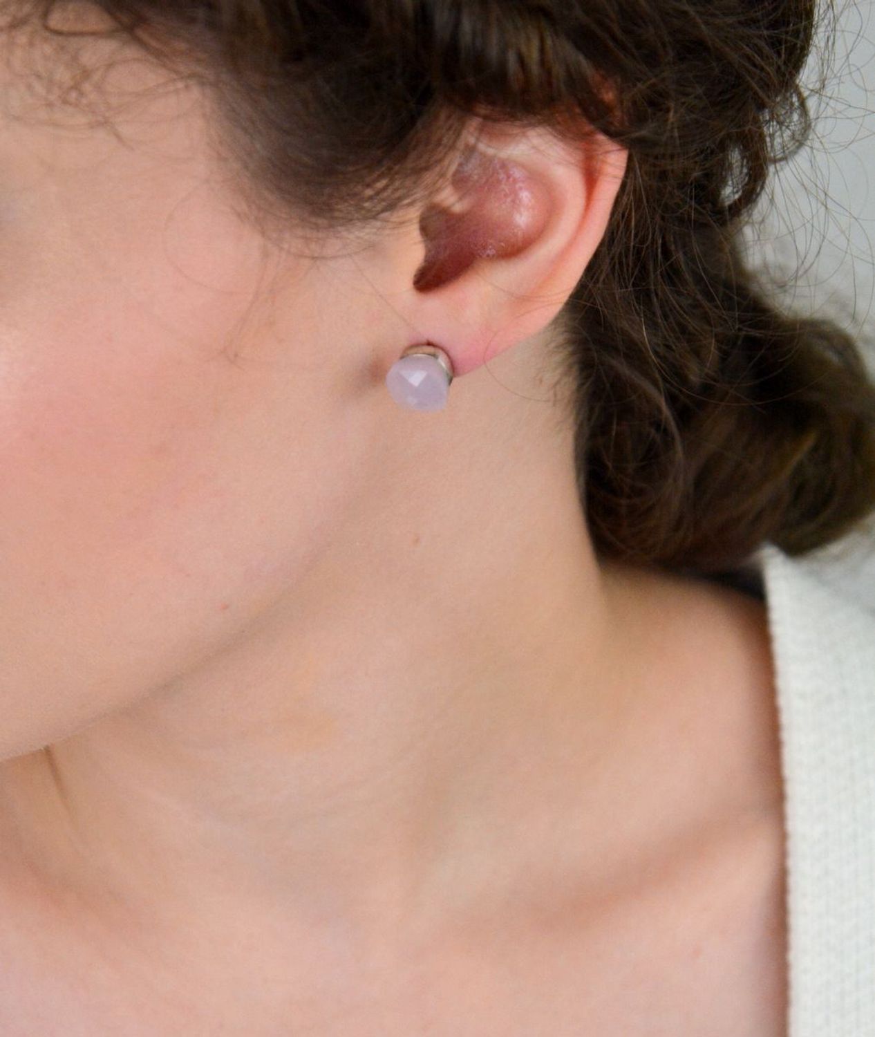 Eleganckie kolczyki srebrne 925 z różowym kwarcem. Wymiary 1,0 × 1,0 cm, waga 3,90 g, zapięcie na sztyft. Idealne na prezent lub codzienny akcent.1.jpg