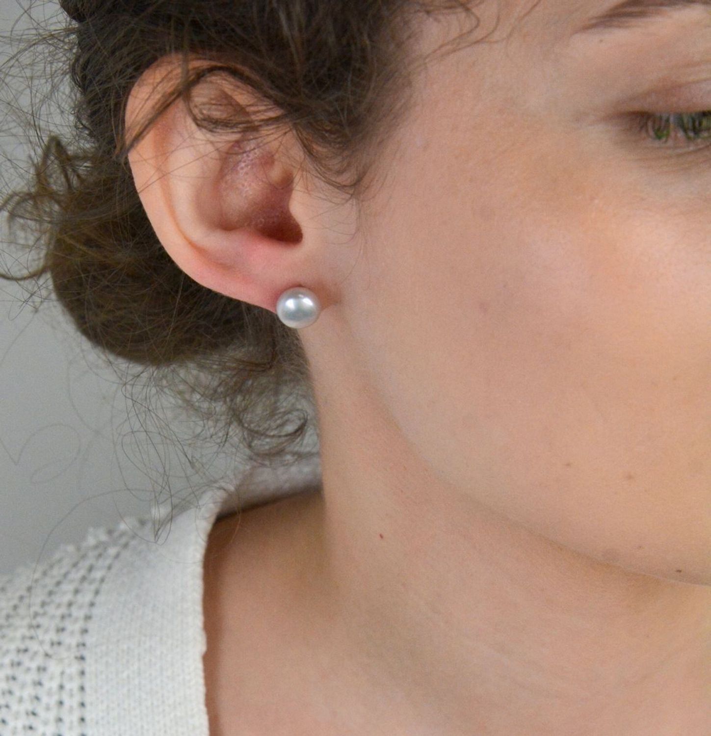 Eleganckie srebrne kolczyki z perłami 925. Ponadczasowy design, lekkość i komfort noszenia. Idealny prezent – z gwarancją i oryginalnym opakowaniem.11.jpg