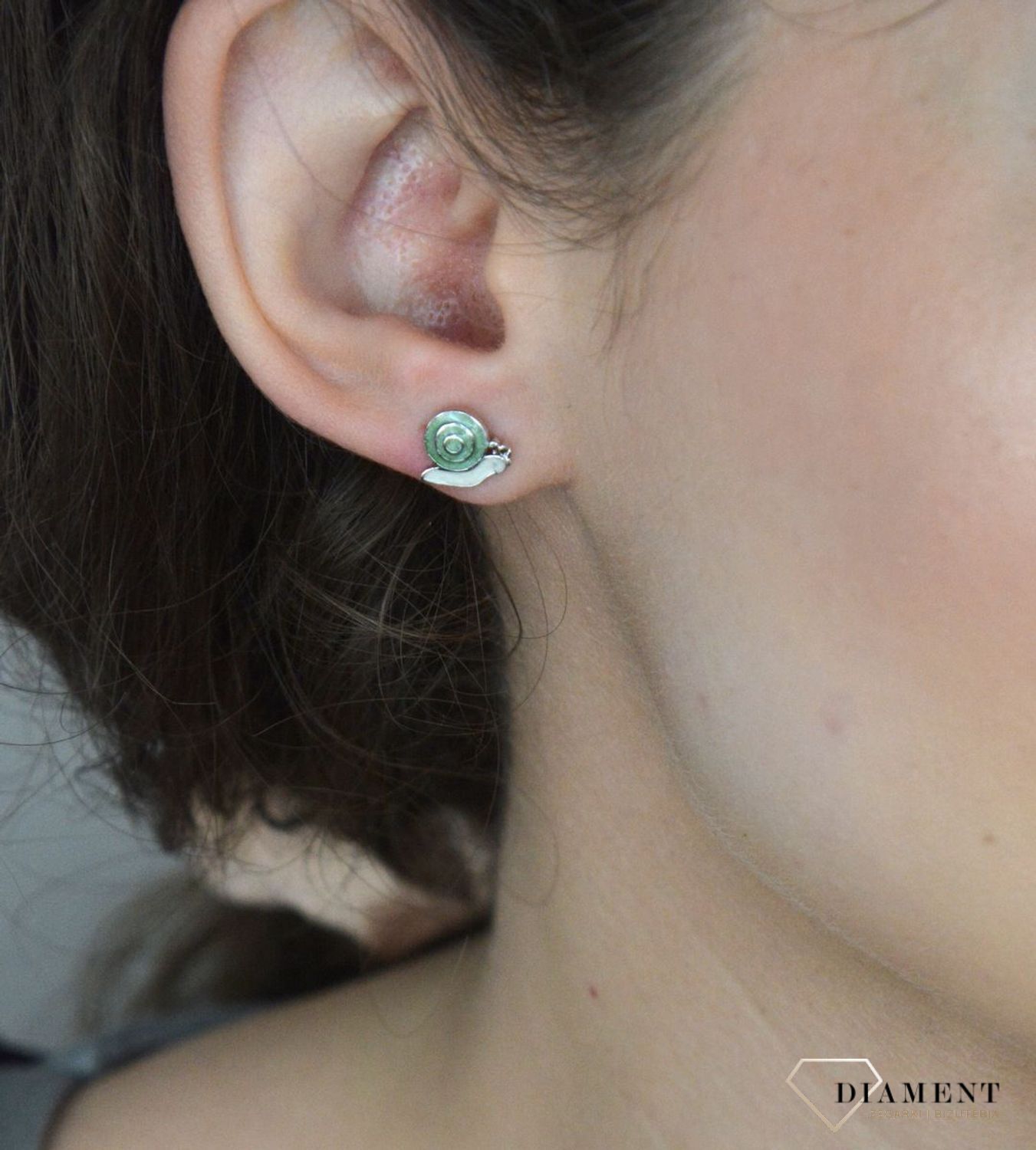 Kolczyki srebrne zielone ślimaki, próba 925 DIA-KLC-6687-925. Dziecięca srebrna biżuteria będzie idealnym pomysłem na prezent. Kolorowe kolczyki dla dziewczynki. Kolczyki srebrne wkrętki. 1.jpg