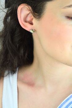 Srebrne kolczyki dziecięce baranki z emalią DIA-KLC-6691-925  Biżuteria srebrna 925 (1).jpg