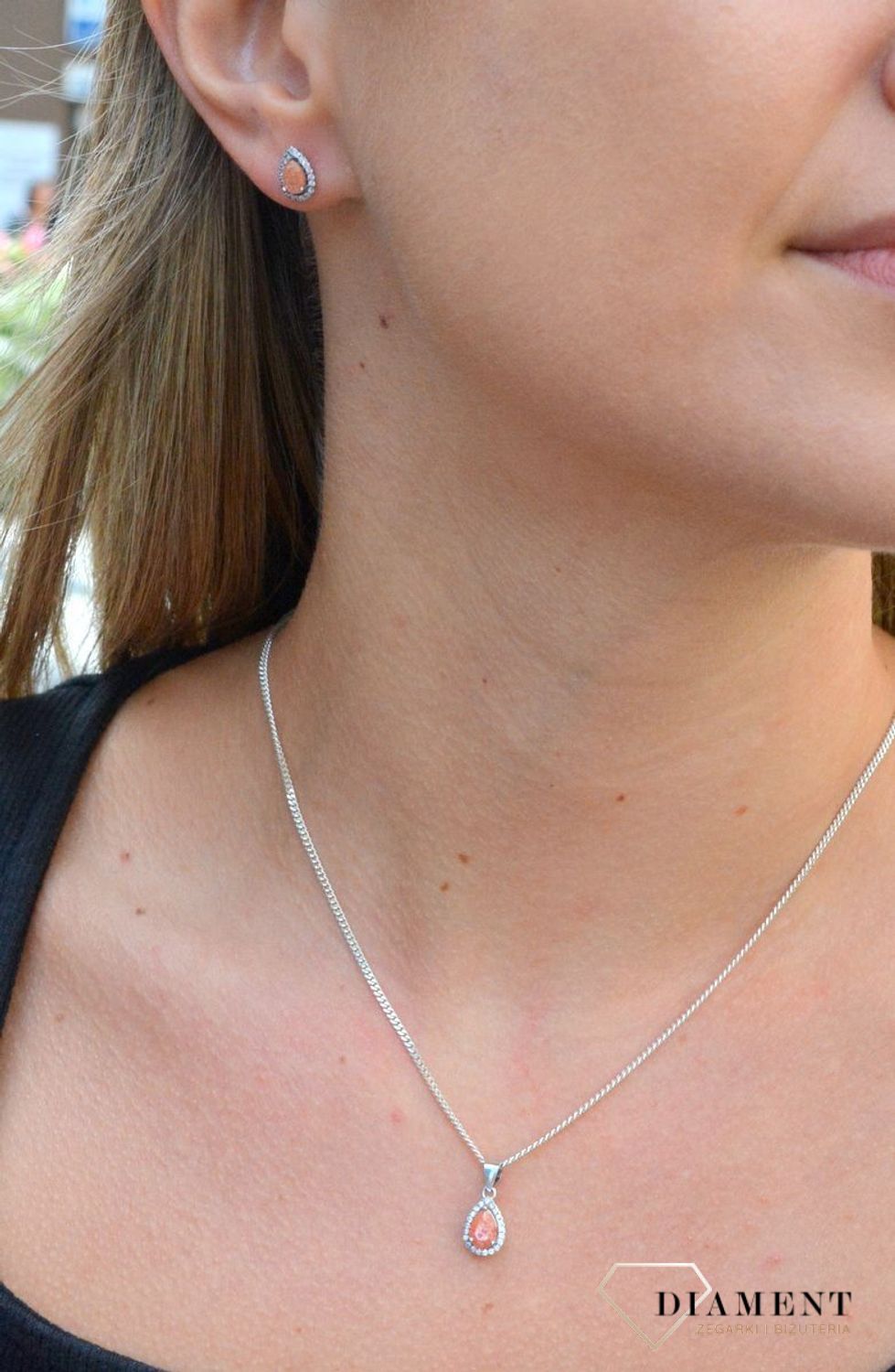 Kolczyki srebrne z cyrkoniami i kamieniem DIA-KLC-6696-925. Kolczyki okrągłe z cyrkonią. Kolczyki wkrętki. Kolczyki srebrne damskie, dziecięce. Kolczyki srebrne idealne na prezent. Kolczyki srebrne z zapięciem na sztyft..jpg