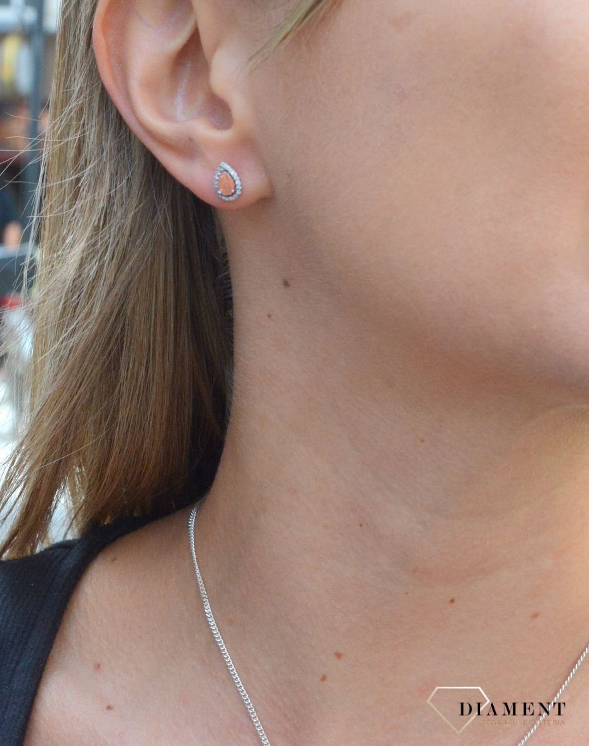 Kolczyki srebrne z cyrkoniami i kamieniem DIA-KLC-6696-925. Kolczyki okrągłe z cyrkonią. Kolczyki wkrętki. Kolczyki srebrne damskie, dziecięce. Kolczyki srebrne idealne na prezent. Kolczyki srebrne z zapięciem na sztyft..jpg