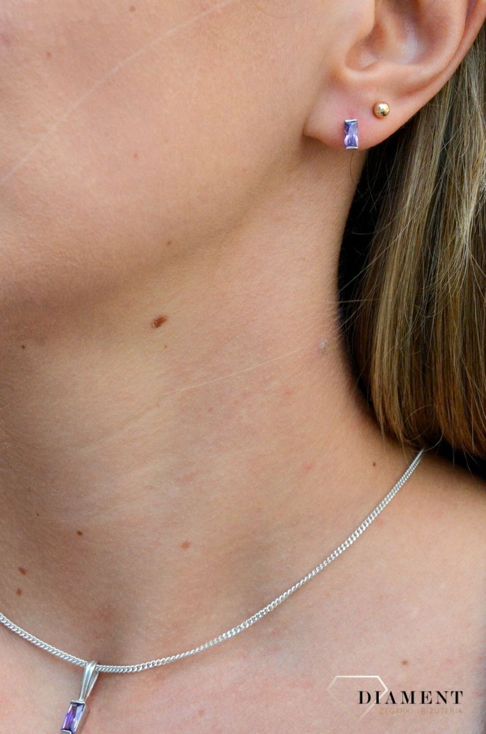 Kolczyki srebrne podłużne z cyrkonią DIA-KLC-6697-925. Kolczyki z cyrkonią. Kolczyki wkrętki. Kolczyki srebrne damskie, dziecięce. Kolczyki srebrne idealne na prezent. Kolczyki srebrne z zapięciem na sztyft..jpg