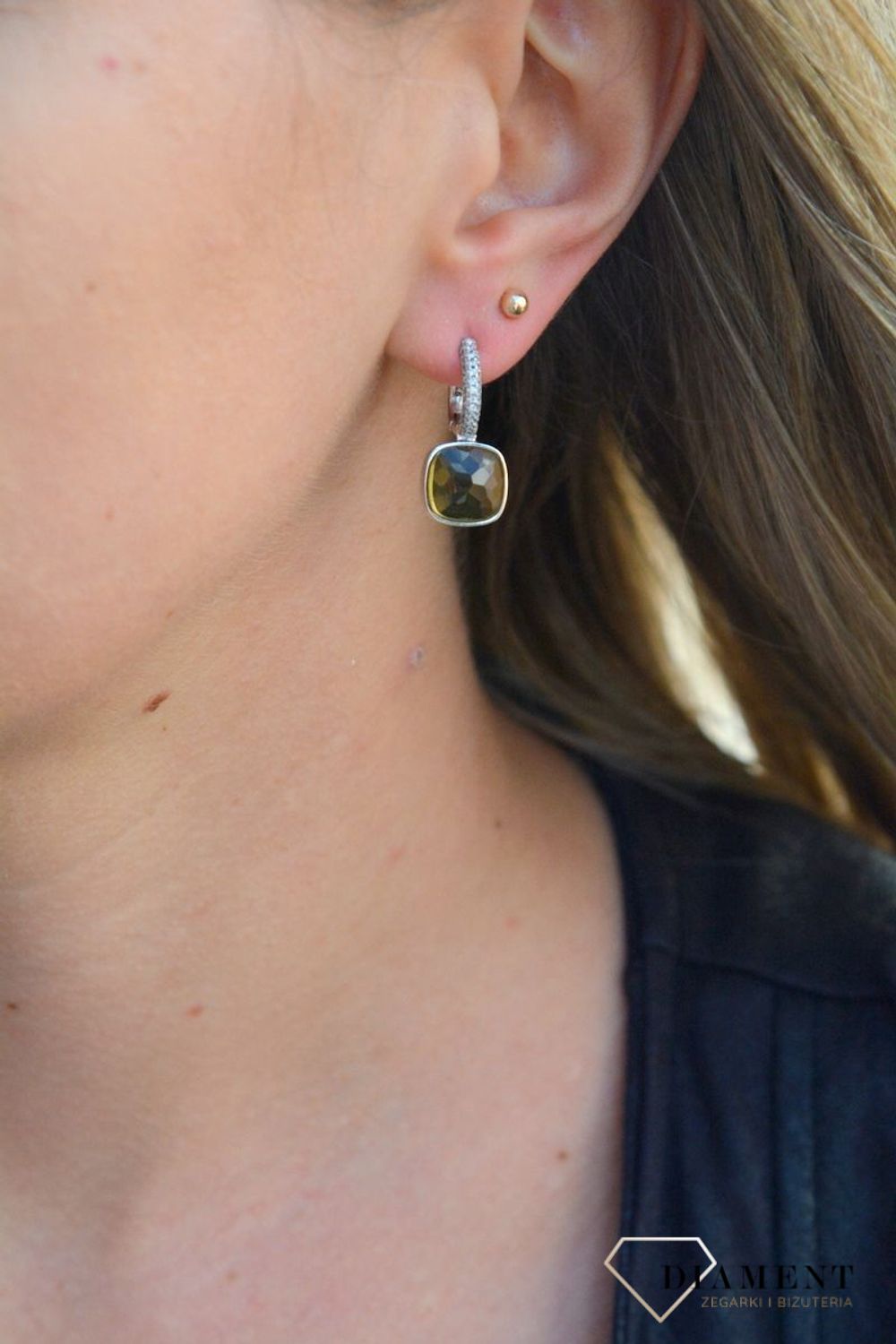 Kolczyki srebrne z cyrkoniami DIA-KLC-6698-925.  Kolczyki srebrne wiszące. Kolczyki z cyrkoniami. Kolczyki srebrne damskie. Kolczyki srebrne idealne na prezent. Kolczyki srebrne kółeczka z zawieszką..jpg