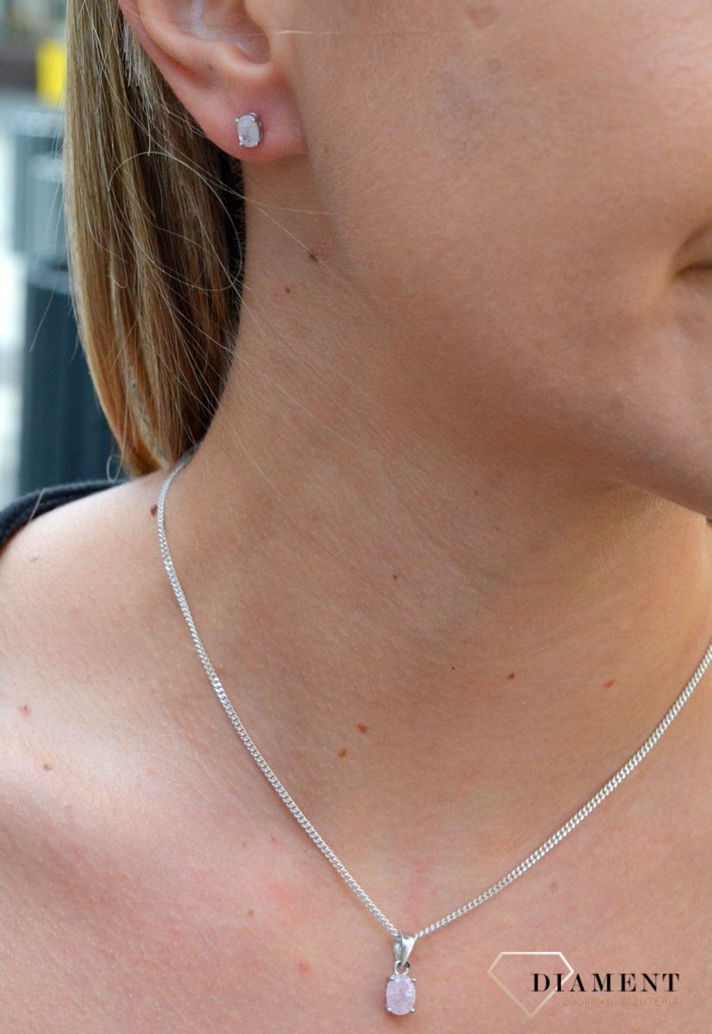 Kolczyki srebrne wkrętki z Kwarcem Różowym DIA-KLC-6699-925. Kolczyki z kamieniem. Kolczyki wkrętki. Kolczyki srebrne damskie, dziecięce. Kolczyki srebrne idealne na prezent. Kolczyki srebrne z zapięciem na sztyft..jpg