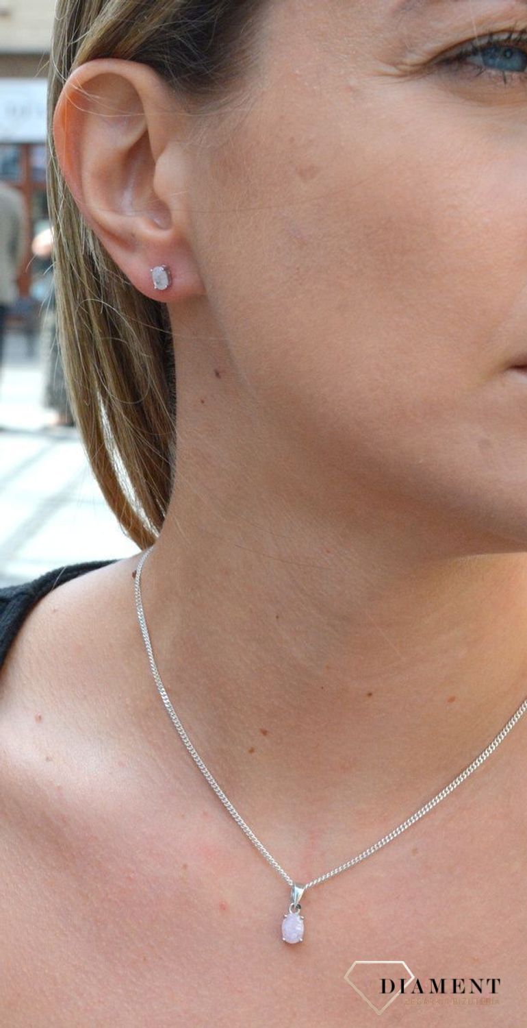 Kolczyki srebrne wkrętki z Kwarcem Różowym DIA-KLC-6699-925. Kolczyki z kamieniem. Kolczyki wkrętki. Kolczyki srebrne damskie, dziecięce. Kolczyki srebrne idealne na prezent. Kolczyki srebrne z zapięciem na sztyft..jpg