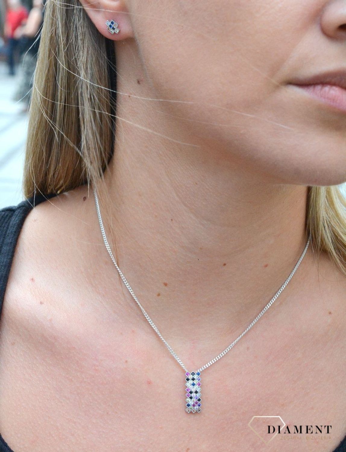 Kolczyki srebrne z kolorowymi cyrkoniami DIA-KLC-6700-925. Kolczyki proste srebrne. Kolczyki kolorowe cyrkonie. Kolczyki srebrne damskie. Kolczyki srebrne idealne na prezent. Kolczyki srebrne z zapięciem na sztyft..jpg