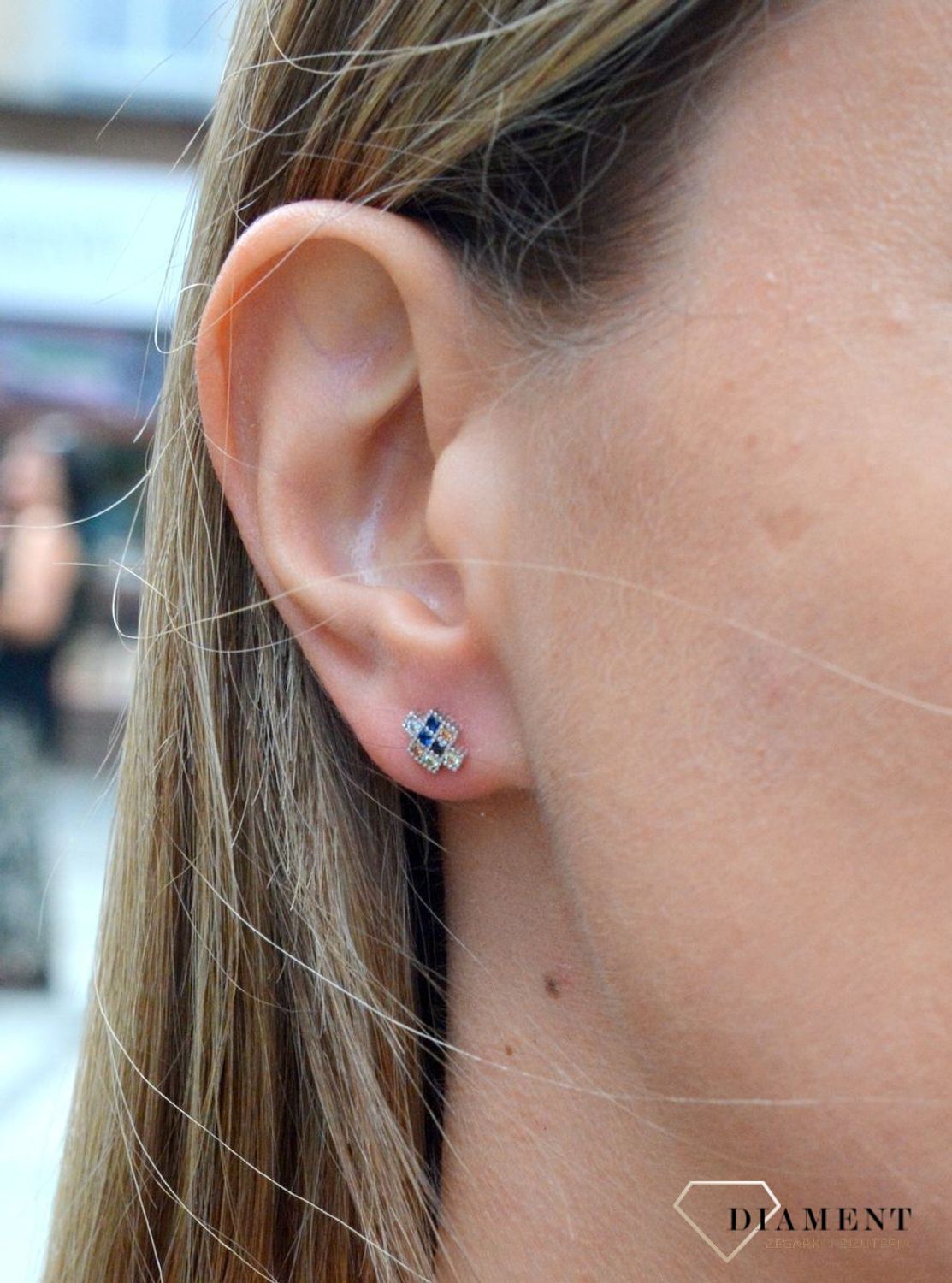 Kolczyki srebrne z kolorowymi cyrkoniami DIA-KLC-6700-925. Kolczyki proste srebrne. Kolczyki kolorowe cyrkonie. Kolczyki srebrne damskie. Kolczyki srebrne idealne na prezent. Kolczyki srebrne z zapięciem na sztyft..jpg