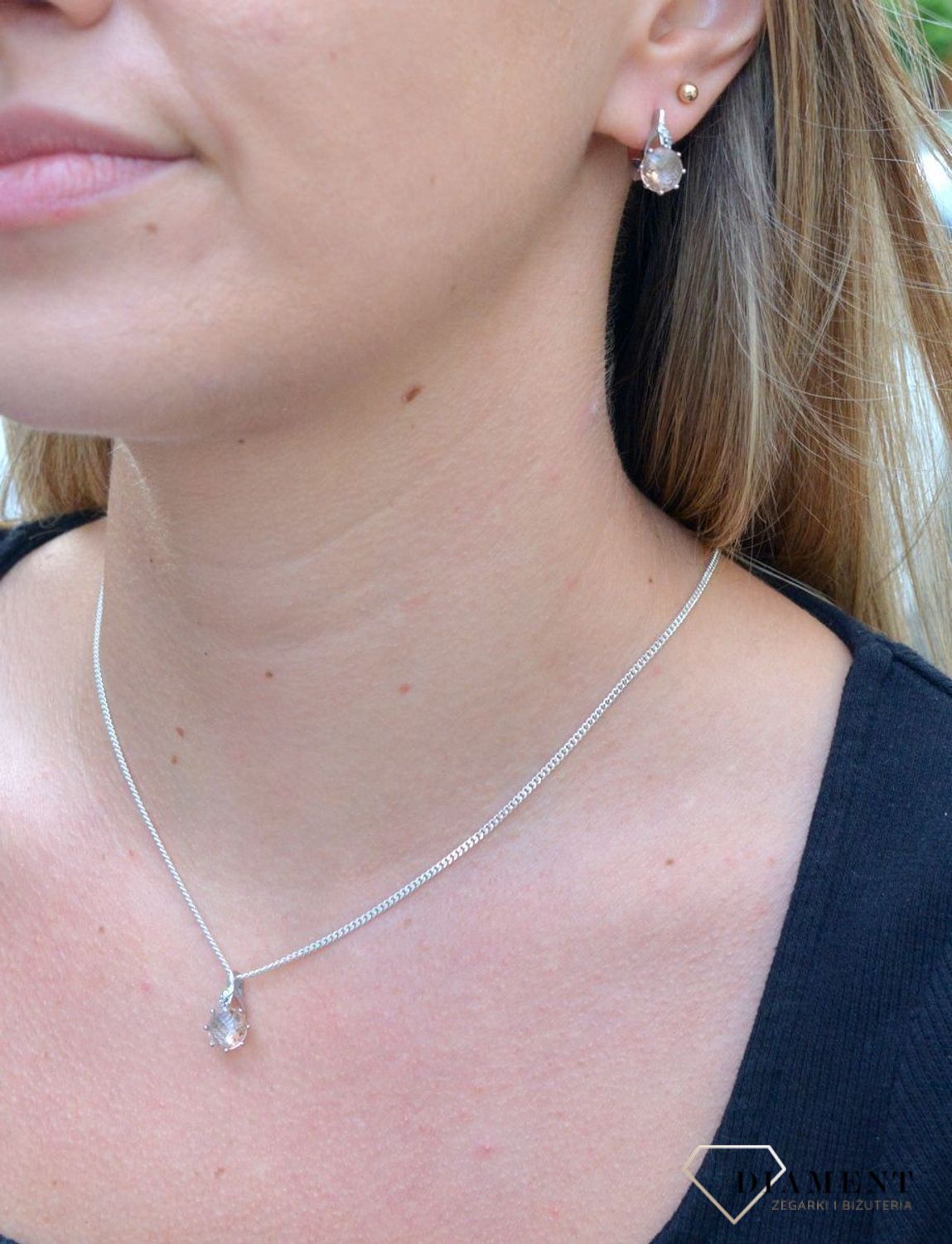 Kolczyki srebrne z okrągłą cyrkonią DIA-KLC-6703-925.  Kolczyki srebrne z cyrkonią. Kolczyki kolorowe cyrkonie. Kolczyki srebrne damskie. Kolczyki srebrne idealne na prezent. Kolczyki srebrne z zapięciem na bigiel..jpg