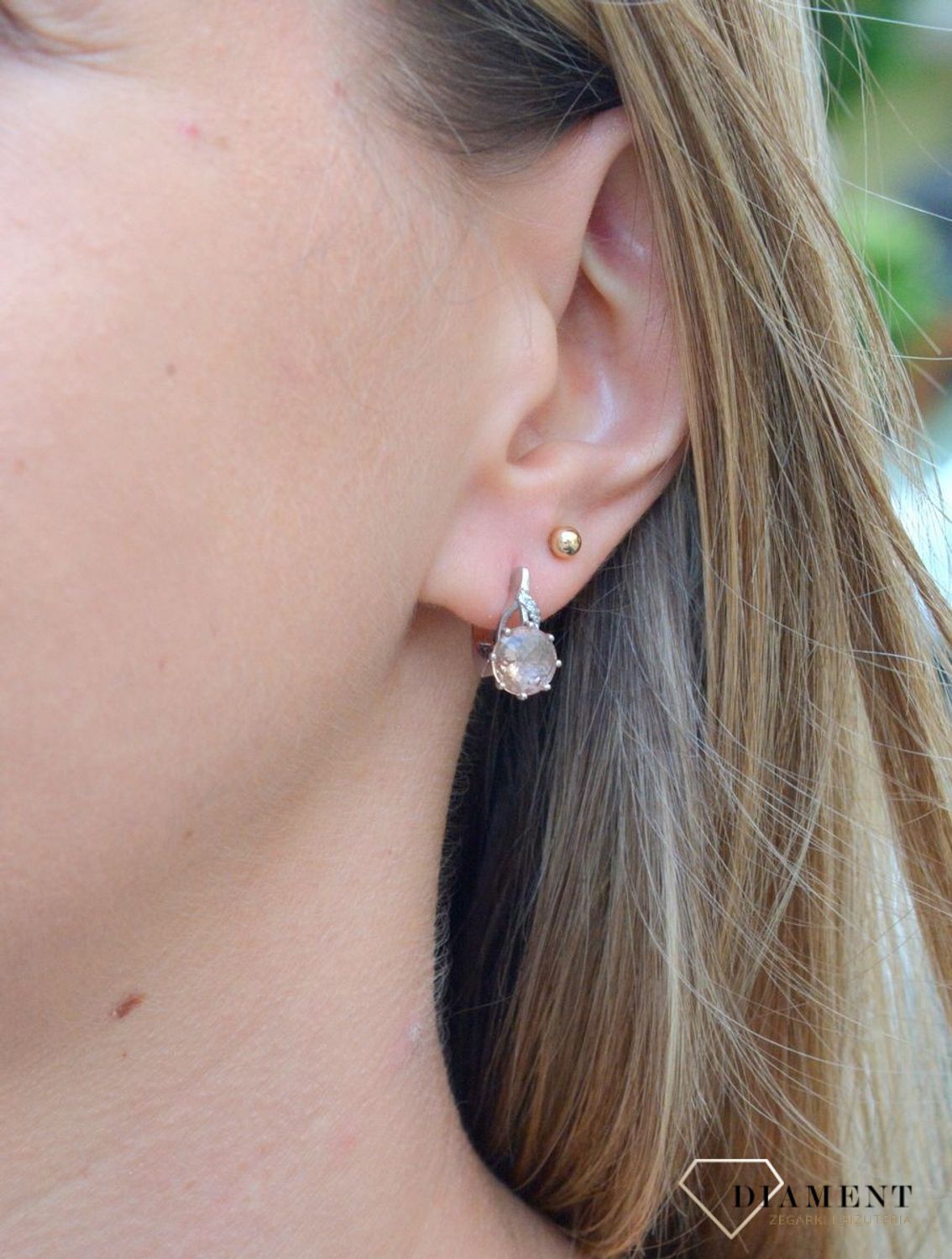 Kolczyki srebrne z okrągłą cyrkonią DIA-KLC-6703-925.  Kolczyki srebrne z cyrkonią. Kolczyki kolorowe cyrkonie. Kolczyki srebrne damskie. Kolczyki srebrne idealne na prezent. Kolczyki srebrne z zapięciem na bigiel..jpg