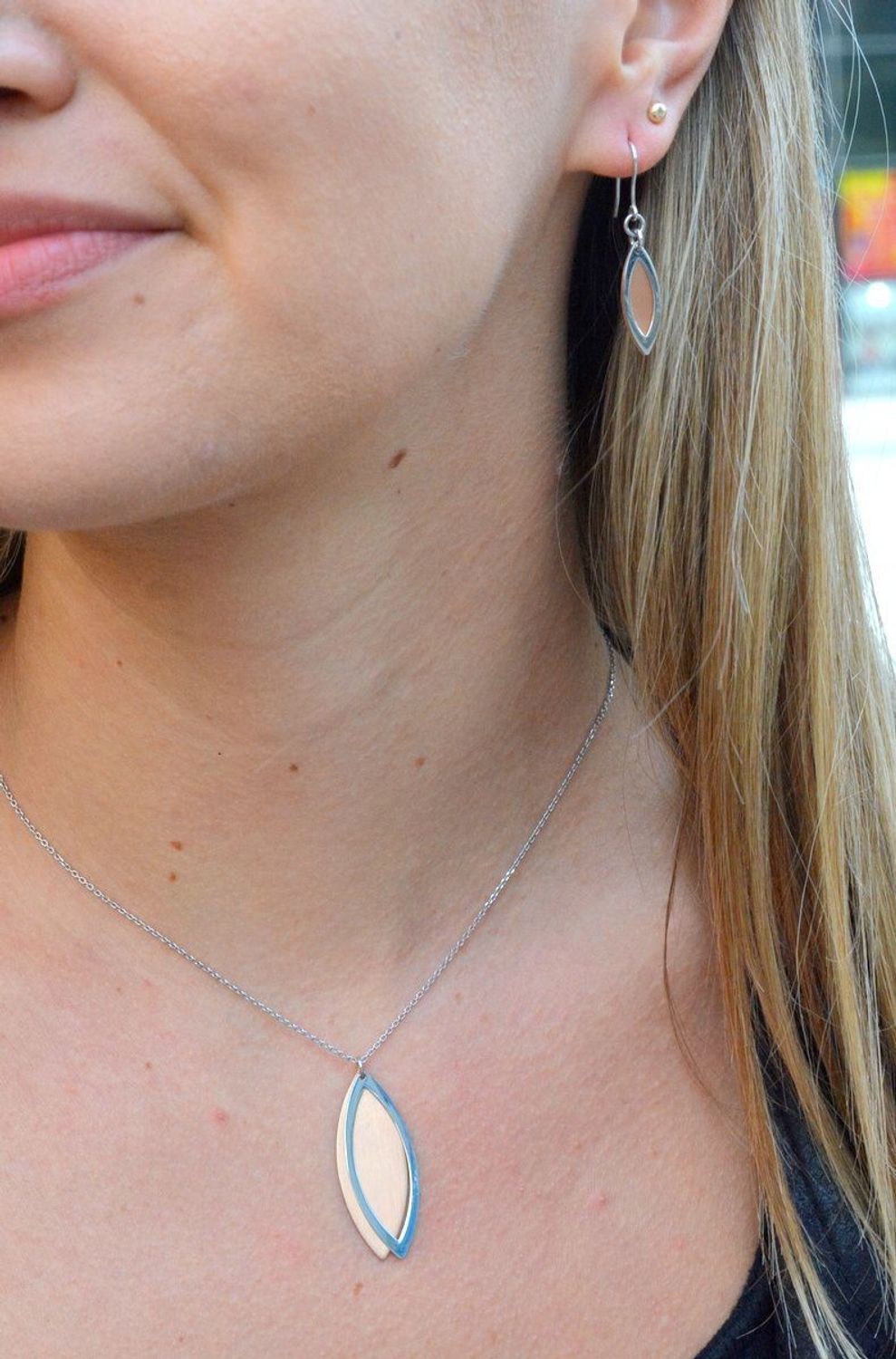 Kolczyki srebrne pozłacane wiszące blaszki DIA-KLC-6706-925. Kolczyki srebrne wiszące. Kolczyki blaszki. Kolczyki pozłacane blaszki. Kolczyki srebrne idealne na prezent. Kolczyki srebrne wiszące blaszki..jpg