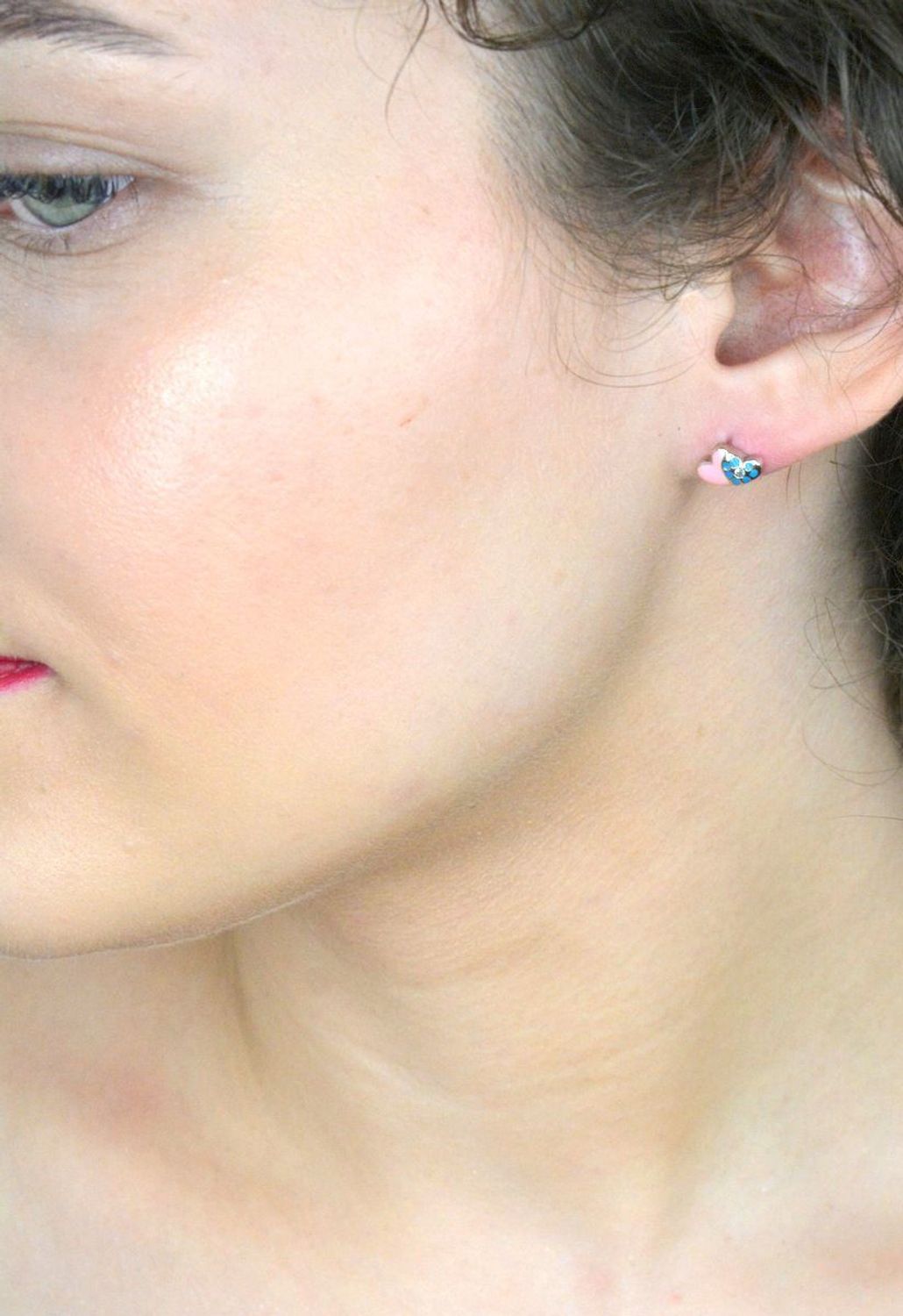 Kolczyki srebrne dwa serca na sztyft, próba 925 DIA-KLC-6708-925.  Dziecięca srebrna biżuteria będzie idealnym pomysłem na prezent. Kolorowe kolczyki dla dziewczynki. 1.jpg