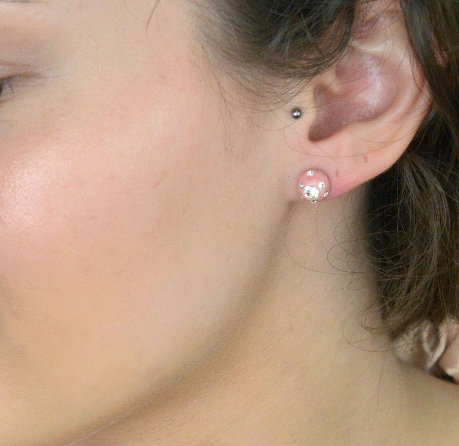 Kolczyki srebrne pudrowy róż ozdobione kryształkami swarovskiego.jpg