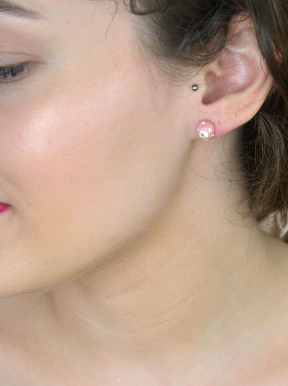 Kolczyki srebrne pudrowy róż ozdobione kryształkami swarovskiego.jpg