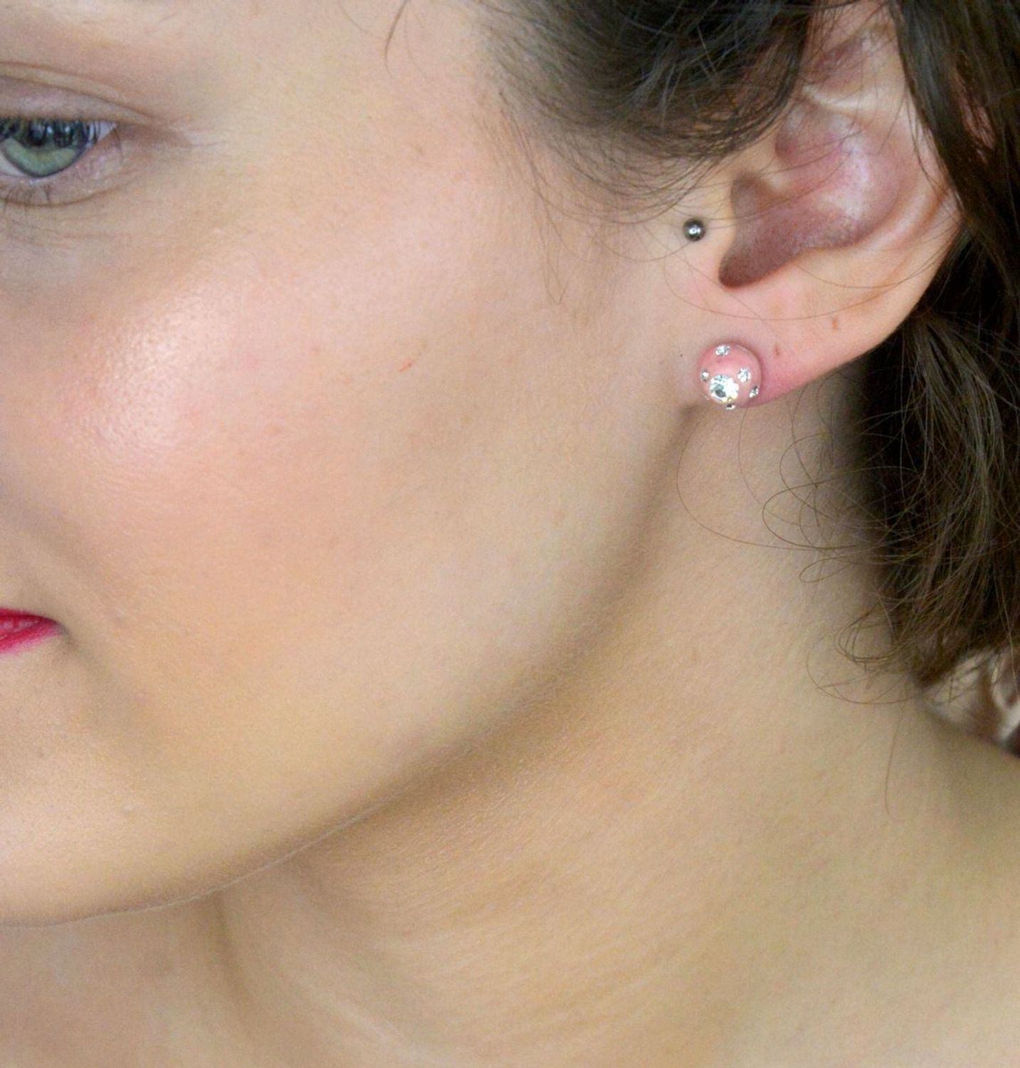 Kolczyki srebrne pudrowy róż ozdobione kryształkami swarovskiego.jpg