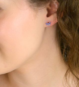 Urocze kolczyki dziecięce srebrne 925 w kształcie motylków z fioletową emalią. Wymiary 8x5 mm, lekkie i wygodne, idealne dla dzieci (2).JPG