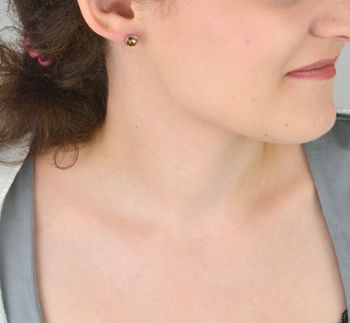 Kolczyki damskie srebrne 925 – DIA-KLC-6738-925. Okrągłe z elementem Swarovski w odcieniu brązowo-pomarańczowym, 7 mm, zapięcie na sztyft, waga 1,40 g. Stylowy prezent dla każdej kobiety (4).JPG