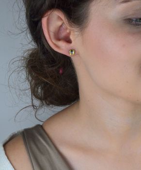 Eleganckie srebrne kolczyki z kryształem Swarovski Elements. Srebro 925, okrągły kształt, zapięcie na sztyft. Idealne do codziennych stylizacji lub na prezent (1).JPG