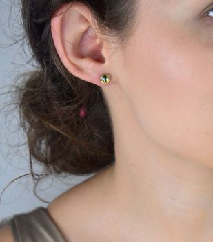 Eleganckie srebrne kolczyki z kryształem Swarovski Elements. Srebro 925, okrągły kształt, zapięcie na sztyft. Idealne do codziennych stylizacji lub na prezent (2).JPG
