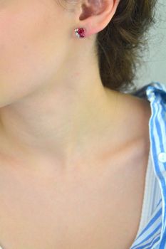 Kolczyki Damskie Motylki Srebrne 925 DIA-KLC-6766-925  Cyrkonie Czerwona i Biała  Sztyft (3).JPG