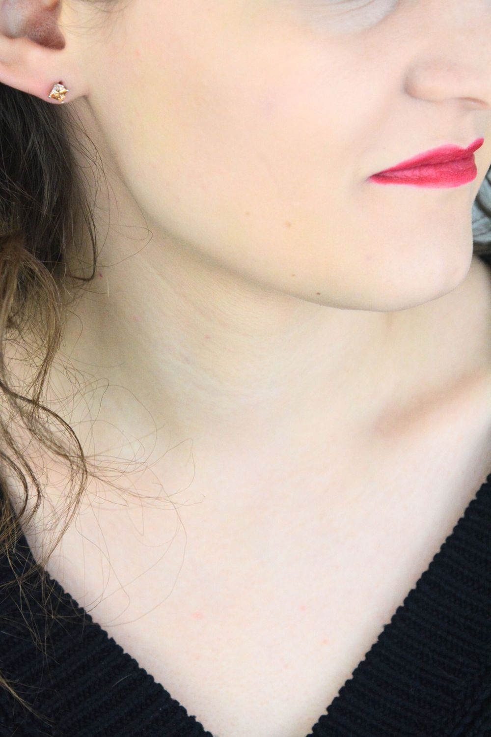 Delikatne srebrne kolczyki z pomarańczową cyrkonią. Wykonane ze srebra próby 925, z zapięciem na wkrętki. Subtelny, elegancki dodatek z nutą koloru.1.jpg