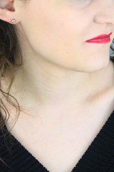 Małe srebrne kolczyki z pomarańczową cyrkonią – elegancka biżuteria 925 (1).jpg