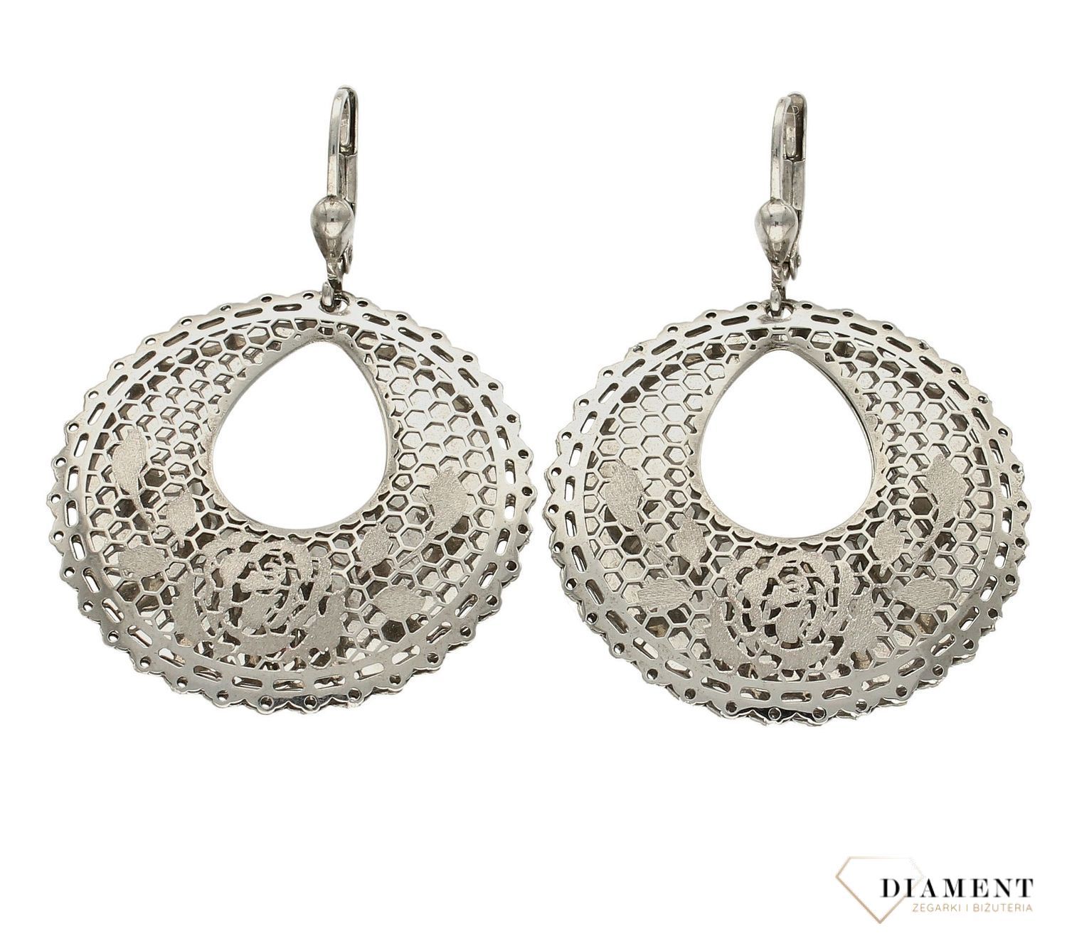 Srebrne ażurowe kolczyki z różą 925. Srebrne kolczyki wykonane z próby 925 w ozdobnej ażurowej oprawie. Piękne srebrne kolczyki wykonane z najwyższej próby srebra z pięknym ażurowym wzorem.jpg