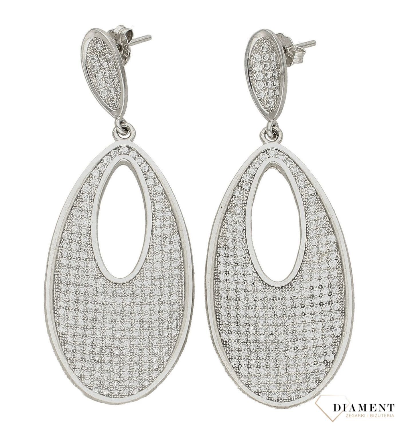 Kolczyki srebrne wiszące do ślubu w cyrkonie to nieskazitelne srebrne kolczyki w kształcie owalnym z białymi cyrkoniami. Zapięcie z tyłu na sztyfcie. Oryginalne i w nowoczesnym stylu podkreślające kobiecość.jpg