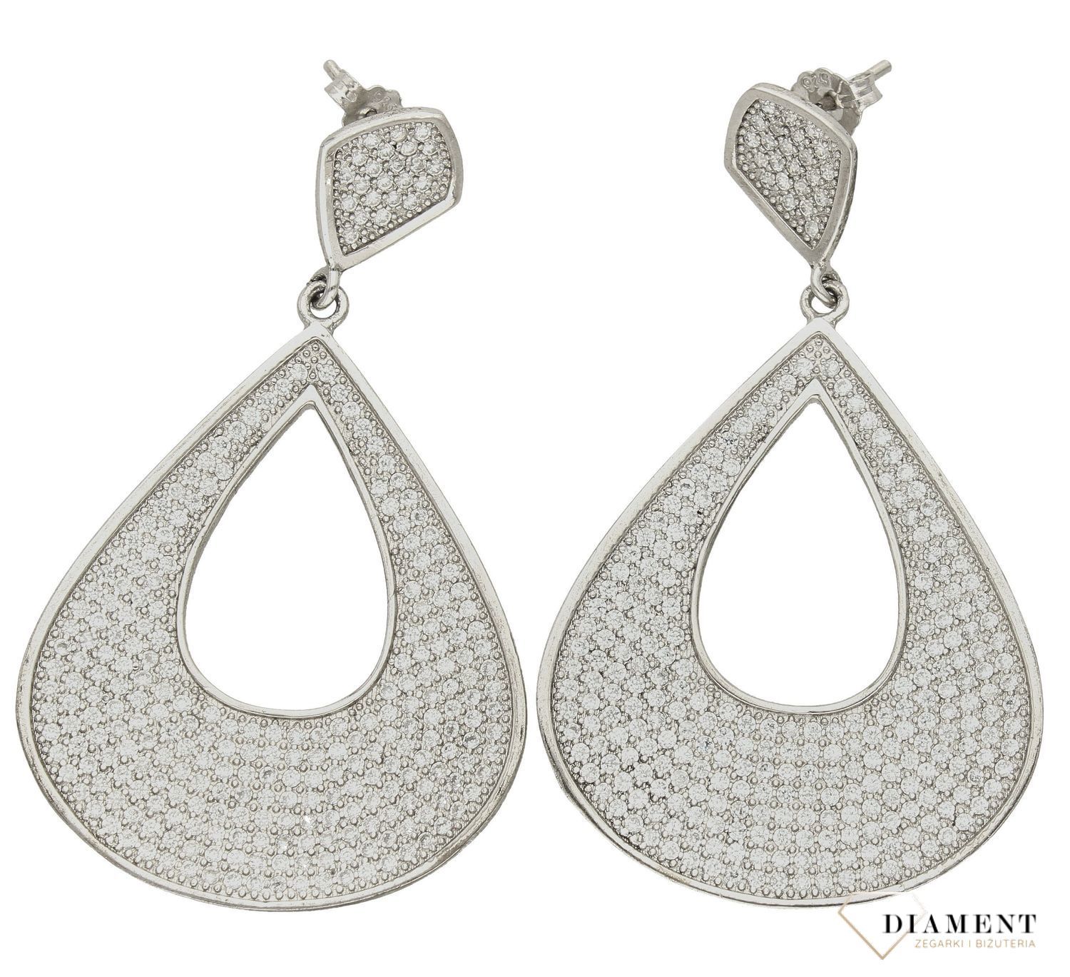 Kolczyki srebrne wiszące do ślubu łezki w cyrkonie to nieskazitelne srebrne kolczyki w kształcie skrzydeł z białymi cyrkoniami. Zapięcie z tyłu na sztyfcie. Oryginalne i w nowoczesnym stylu podkreślające ko.jpg