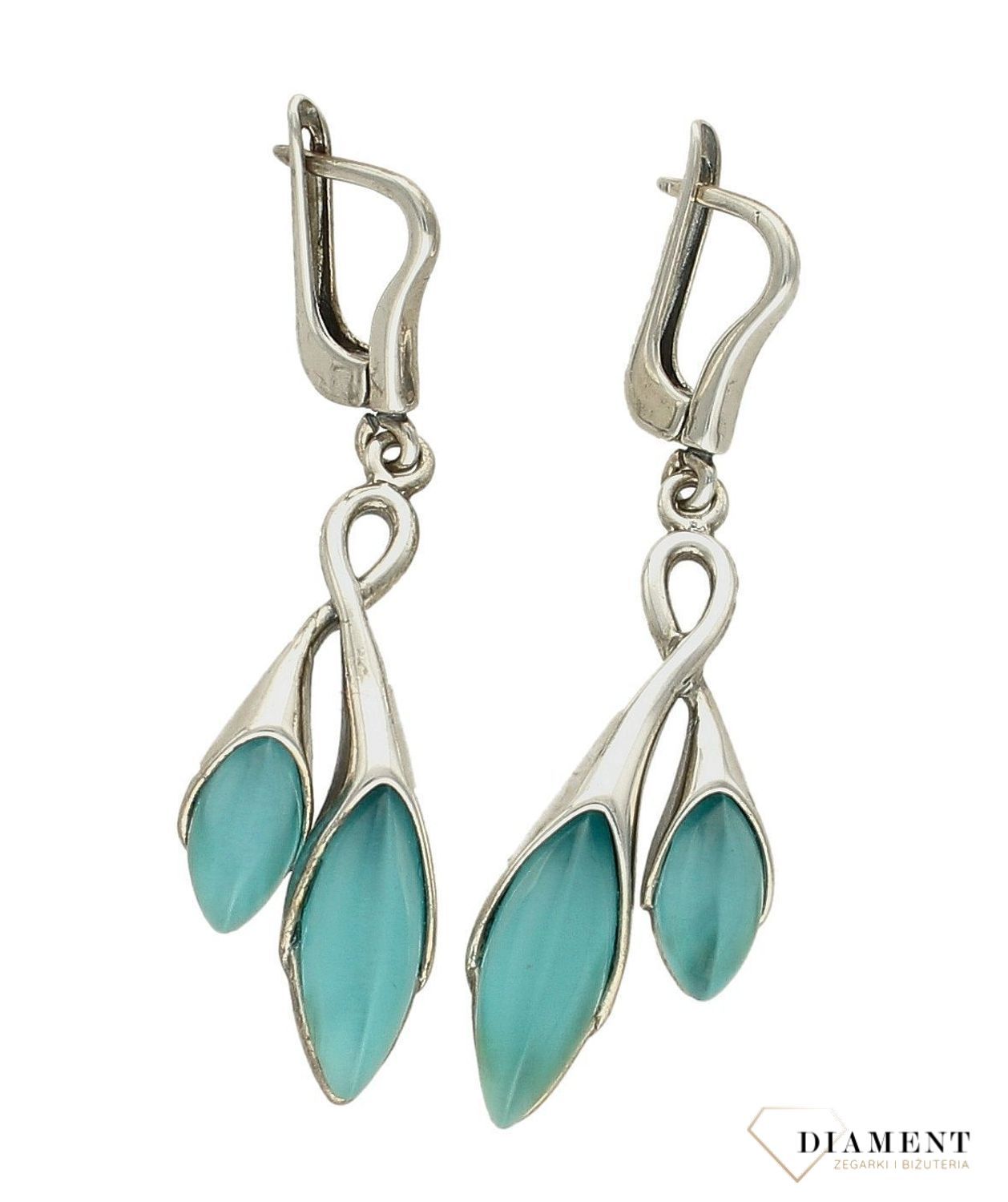 Srebrne kolczyki ozdobione turkusowym uleksytem w srebrnej oprawie na zapięcie angielskie. Delikatne kolczyki wykonane z najwyższej jakości srebrna próby 925 wyglądają bardzo elegancko..jpg