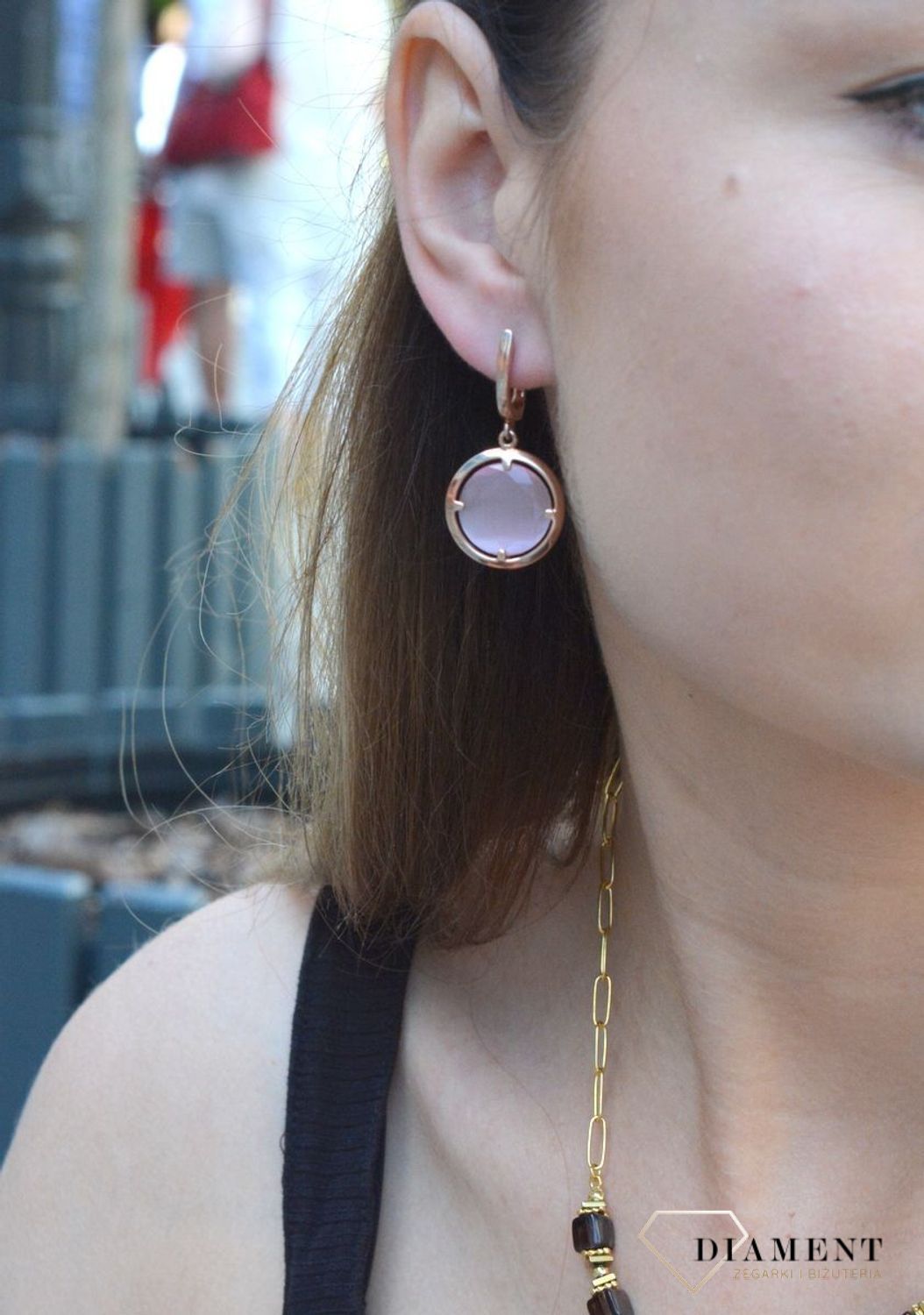 Kolczyki srebrne pokryte złotem z kwarcem różowym DIA-KLC-6790-925. Kolczyki okrągłe pozłacane. Kolczyki srebrne z kwarcem syntetycznym. Kolczyki w kolorze różowego złota. Kolczyki damskie okrągłe z kwarcem.jpg