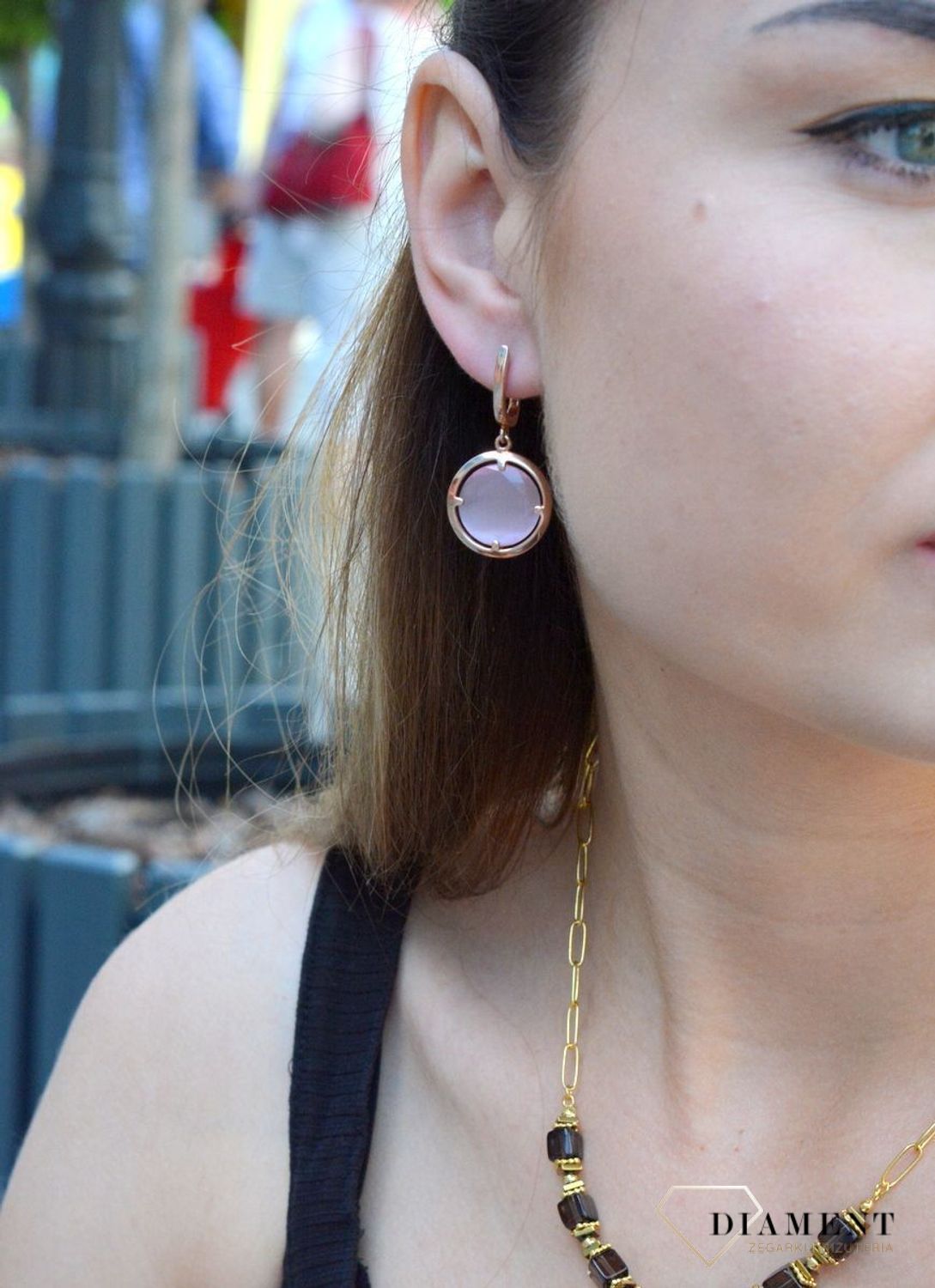 Kolczyki srebrne pokryte złotem z kwarcem różowym DIA-KLC-6790-925. Kolczyki okrągłe pozłacane. Kolczyki srebrne z kwarcem syntetycznym. Kolczyki w kolorze różowego złota. Kolczyki damskie okrągłe z kwarcem.jpg