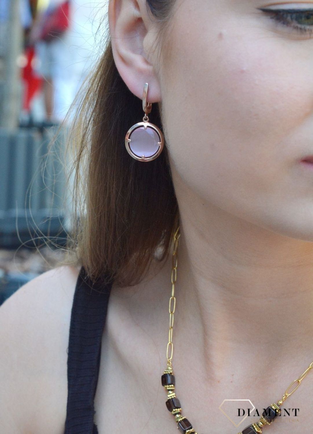 Kolczyki srebrne pokryte złotem z kwarcem różowym DIA-KLC-6790-925. Kolczyki okrągłe pozłacane. Kolczyki srebrne z kwarcem syntetycznym. Kolczyki w kolorze różowego złota. Kolczyki damskie okrągłe z kwarcem.jpg