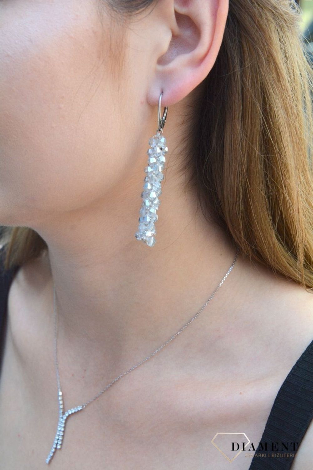 Kolczyki srebrne wiszące Swarovski DIA-KLC-6804-925. Kolczyki wiszące srebrne. Kolczyki srebrne damskie. Kolczyki Swarovski element. Kolczyki damskie z kryształkami Swarovskiego. Idealne kolczyki do wieczorowej stylizacji. Kol.jpg